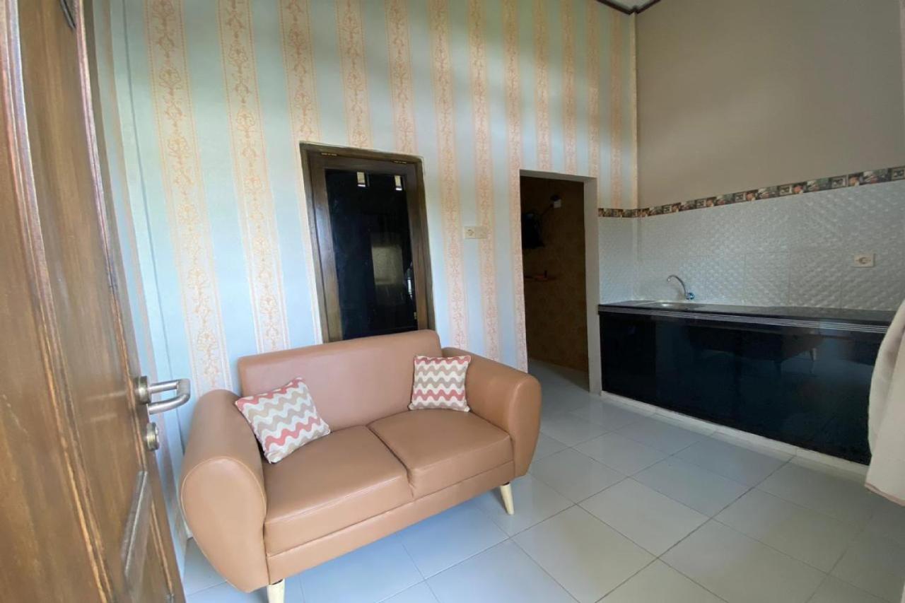 Reddoorz Near Mojokerto Train Station Hotel Exterior photo