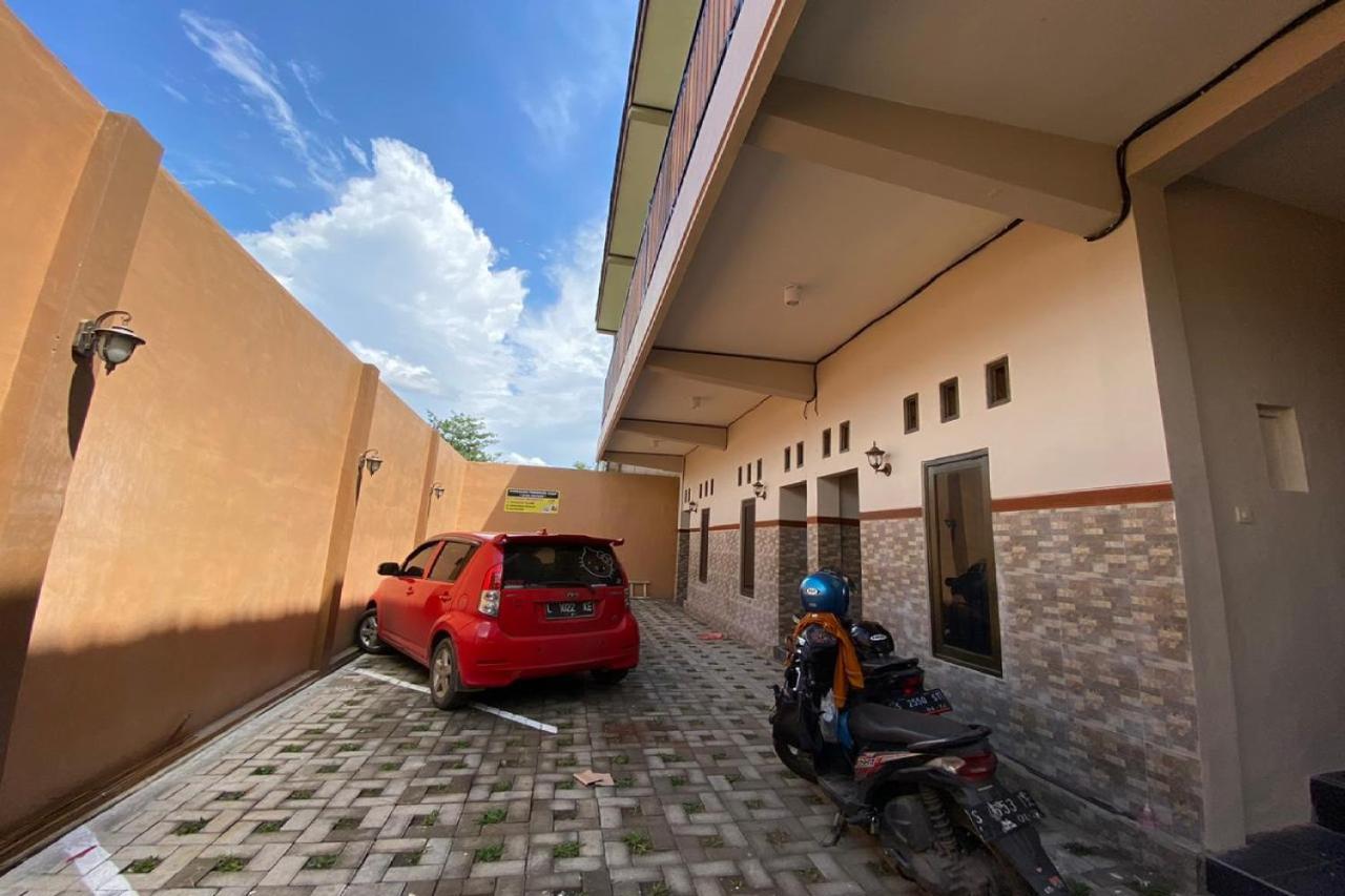 Reddoorz Near Mojokerto Train Station Hotel Exterior photo